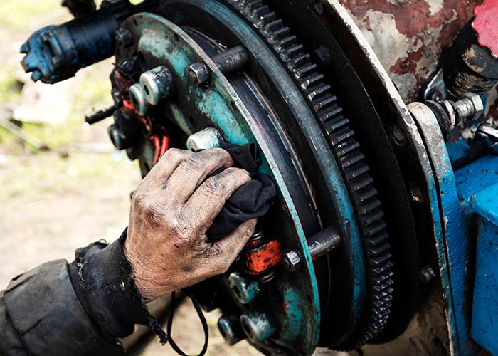 vasta-gamma-di-attrezzi-e-ricambi